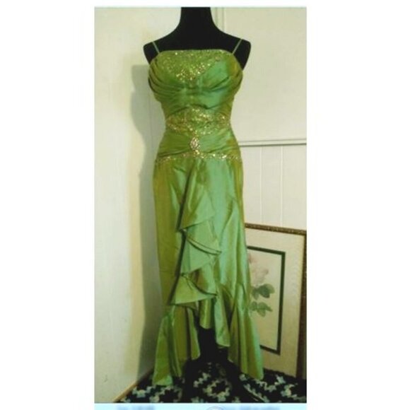 Tiffany Designs Dresses & Skirts - Tiffany Designs Christmas dress Embellished
